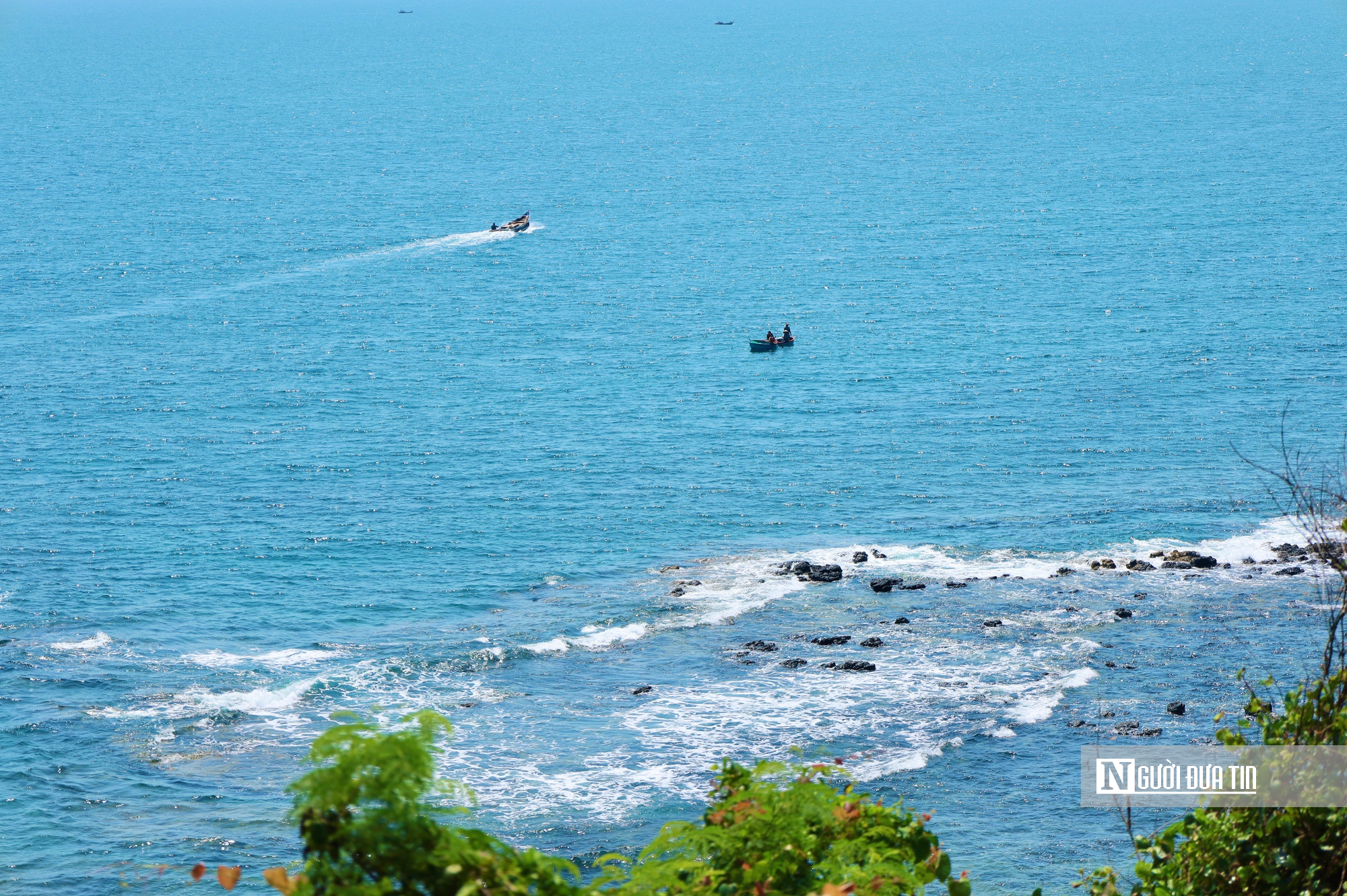 Ngọn hải đăng mang tên lạ bên bờ biển Quảng Ngãi hút khách check-in- Ảnh 15.