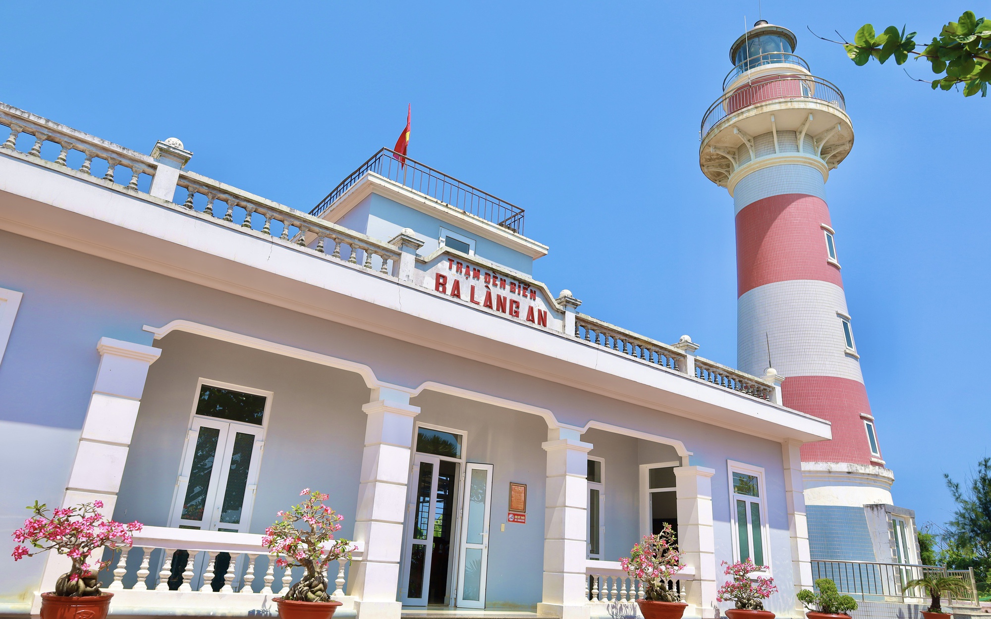 Mũi Ba Làng An - Điểm Check-in Hút Khách Với Ngọn Hải Đăng Và Cảnh Quan Độc Đáo
