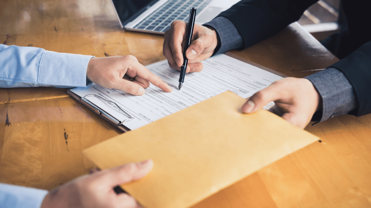 Từ 1/5, Trưởng Công an xã được xử phạt đến 50 triệu đồng đối với vi phạm này - Ảnh 1.