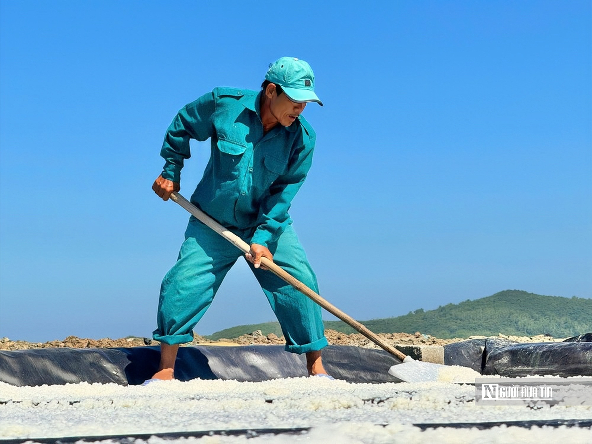 Gi&aacute; muối Quảng Ng&atilde;i tăng kỷ lục, di&ecirc;m d&acirc;n phấn khởi v&agrave;o vụ mới- Ảnh 5.
