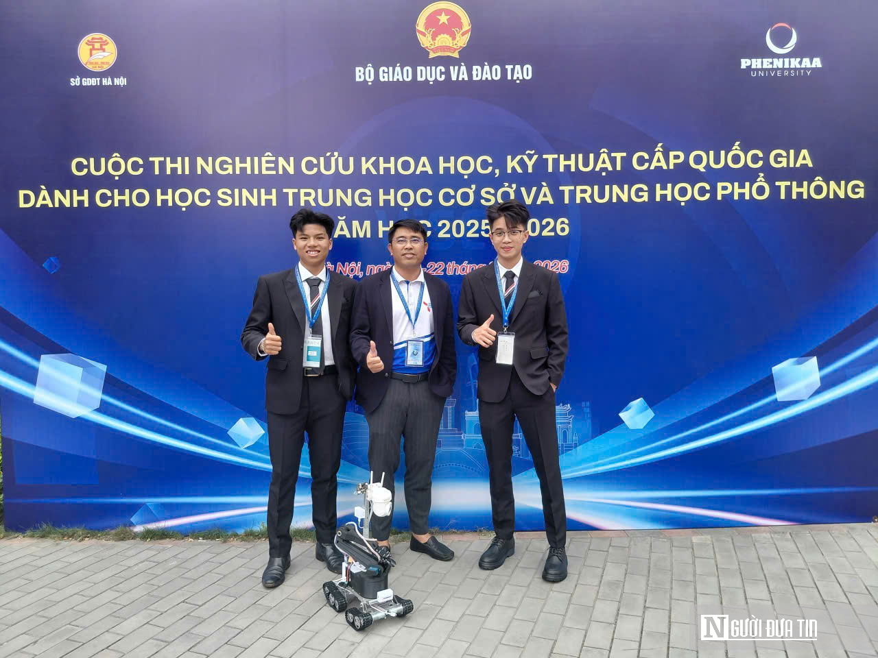 Hai cậu học tr&ograve; lớp 11 ở Huế chế tạo robot AI cứu người trong sạt lở - Ảnh 3.