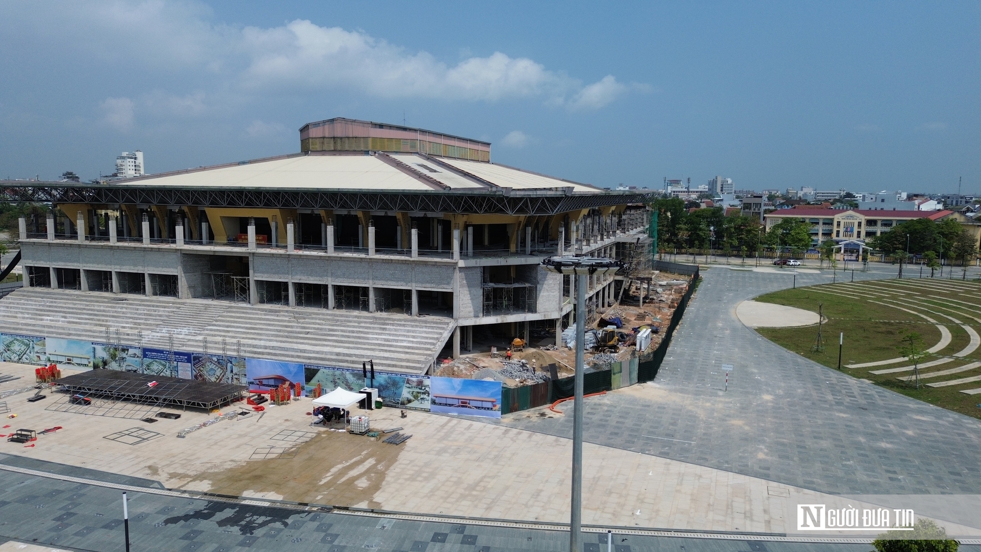 Ảnh: Quảng trường gần 200 tỷ đồng ở Huế gấp rút hoàn thiện trước ngày bàn giao 30/4 - Ảnh 3.