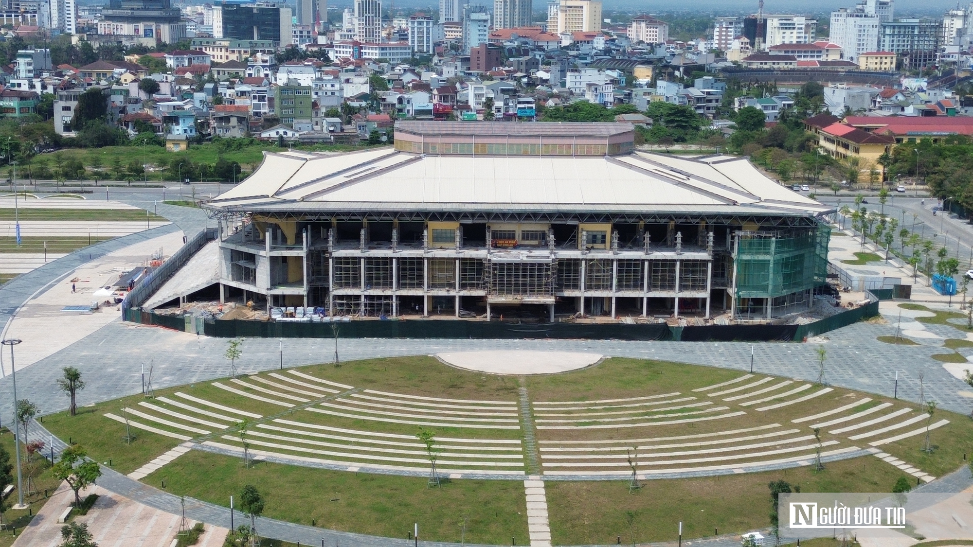 Ảnh: Quảng trường gần 200 tỷ đồng ở Huế gấp rút hoàn thiện trước ngày bàn giao 30/4 - Ảnh 12.