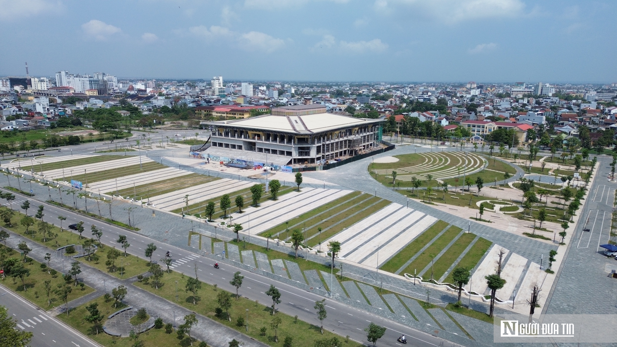 Ảnh: Quảng trường gần 200 tỷ đồng ở Huế gấp rút hoàn thiện trước ngày bàn giao 30/4 - Ảnh 13.