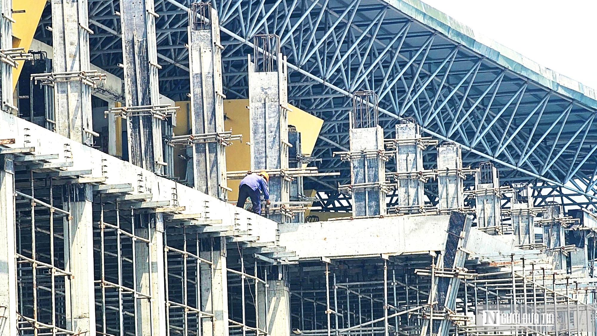 Ảnh: Quảng trường gần 200 tỷ đồng ở Huế gấp rút hoàn thiện trước ngày bàn giao 30/4 - Ảnh 9.