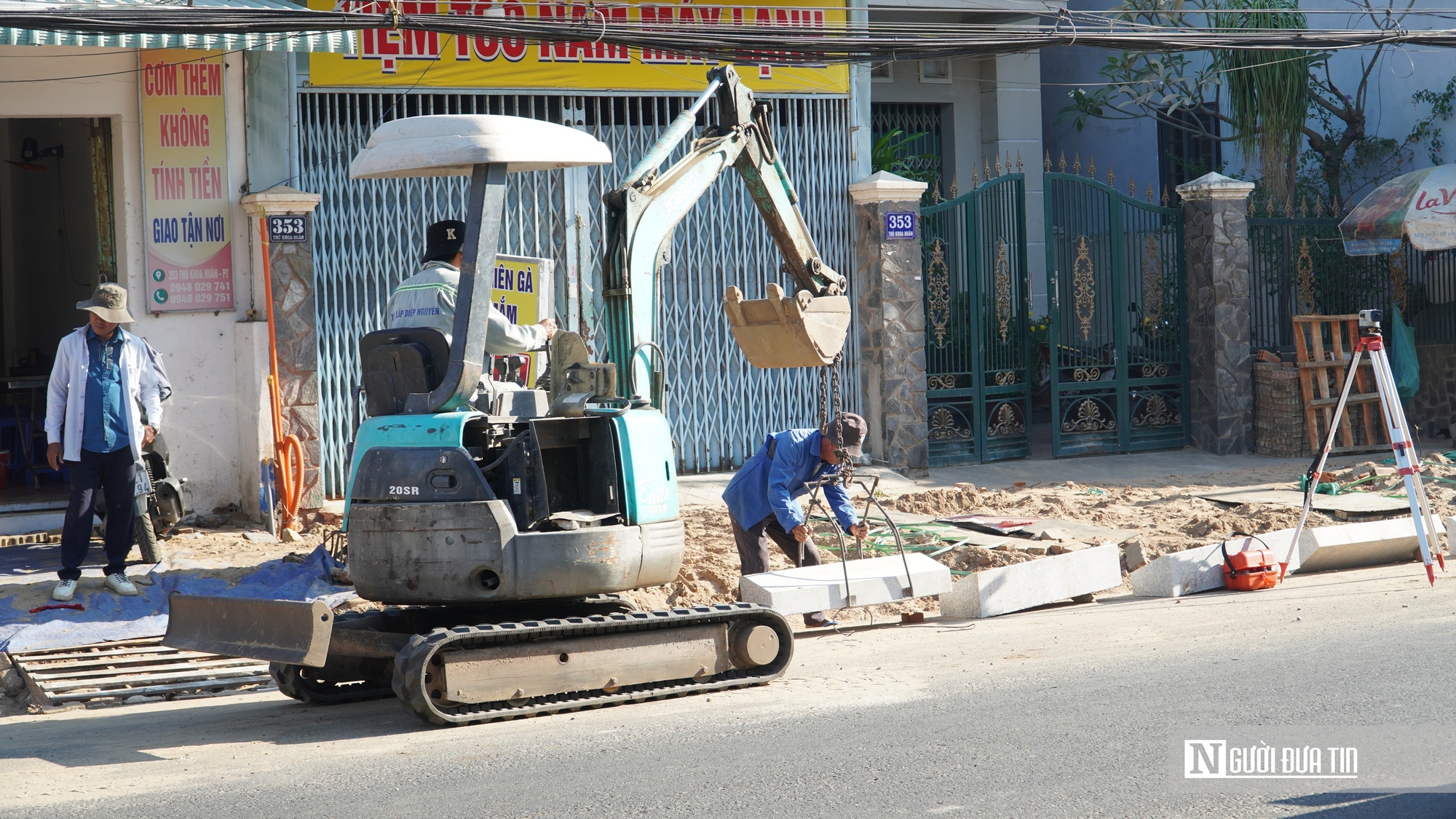 Bụi m&ugrave; mịt, d&acirc;n &ldquo;chịu trận&rdquo;, nh&agrave; thầu ngừng thi c&ocirc;ng, l&atilde;nh đạo tỉnh L&acirc;m Đồng v&agrave;o cuộc- Ảnh 8.