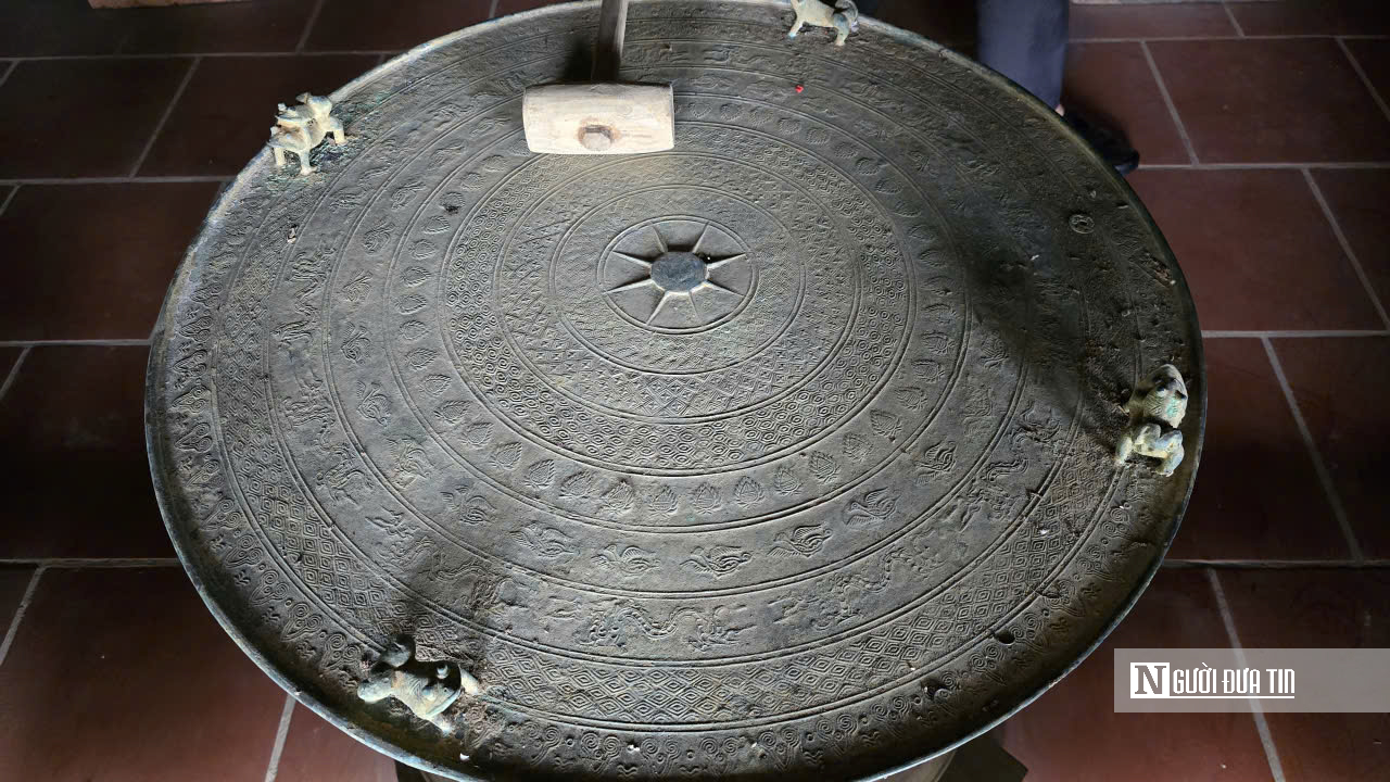 Học hết lớp 3, gã thợ hồ lấy được vợ đẹp và trở thành 