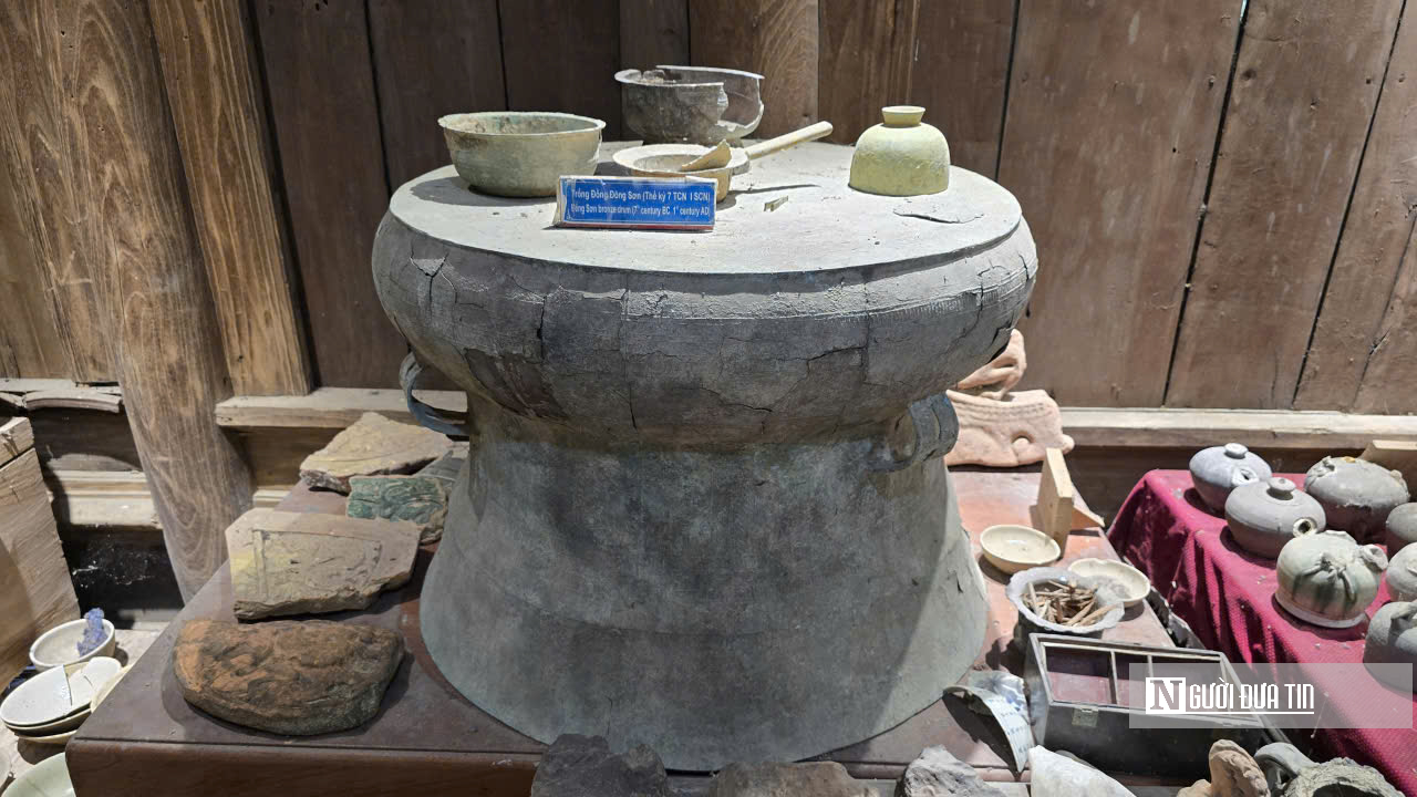 Học hết lớp 3, gã thợ hồ lấy được vợ đẹp và trở thành 