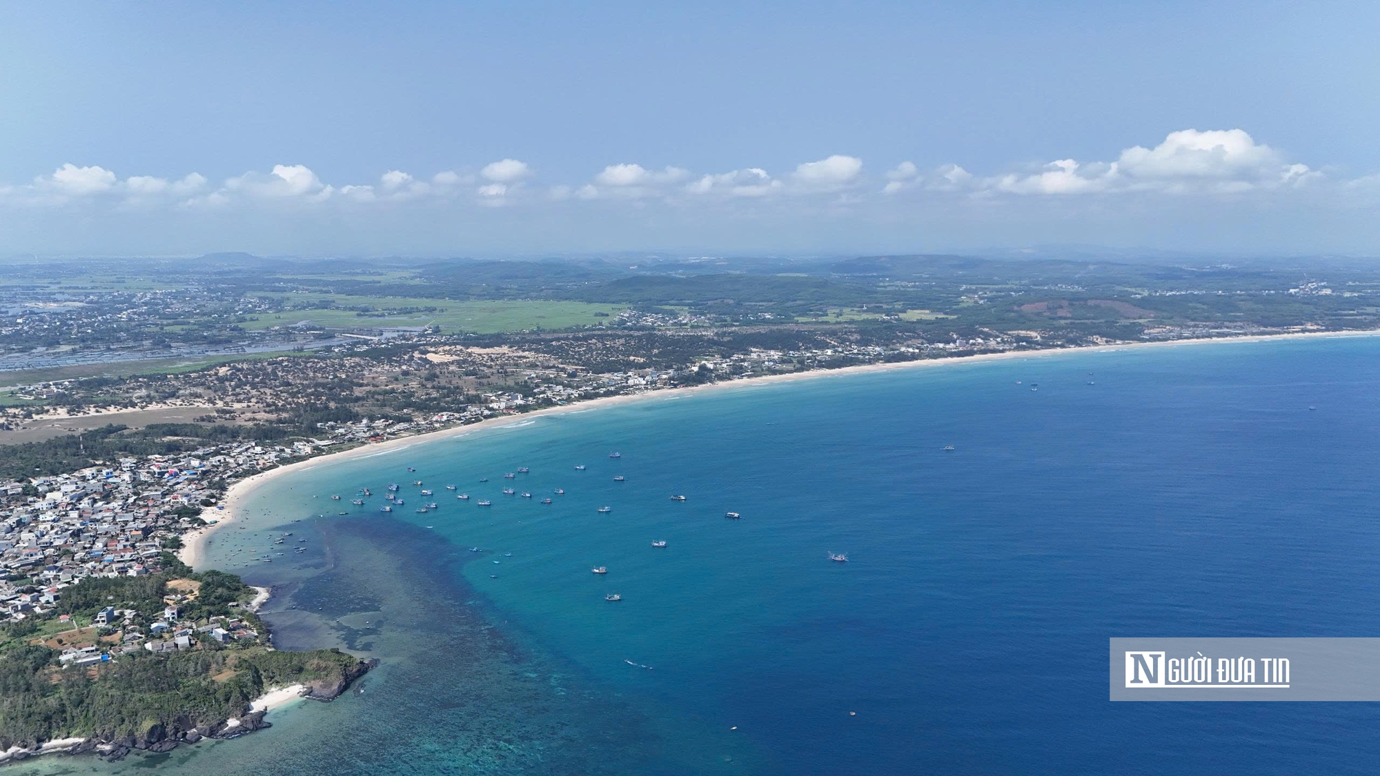 Cận cảnh đảo nhỏ được Quảng Ng&atilde;i nghi&ecirc;n cứu tour lặn biển, ngắm san h&ocirc;- Ảnh 1.