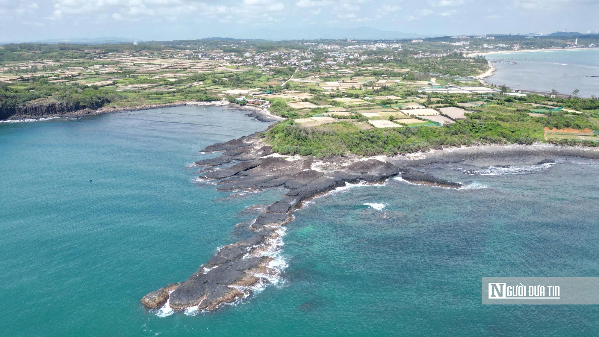 Cận cảnh đảo nhỏ được Quảng Ng&atilde;i nghi&ecirc;n cứu tour lặn biển, ngắm san h&ocirc;- Ảnh 2.