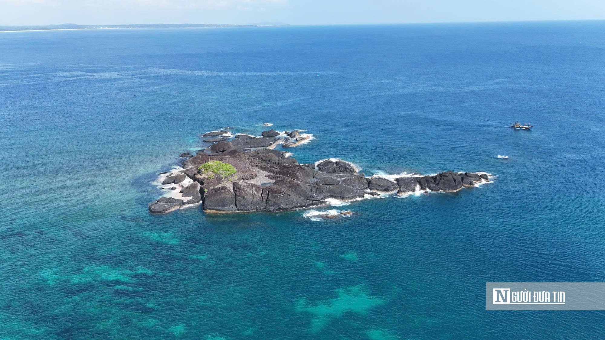 Cận cảnh đảo nhỏ được Quảng Ngãi nghiên cứu tour lặn biển, ngắm san hô- Ảnh 3. Cận cảnh đảo nhỏ được Quảng Ngãi nghiên cứu tour lặn biển, ngắm san hô- Ảnh 3.