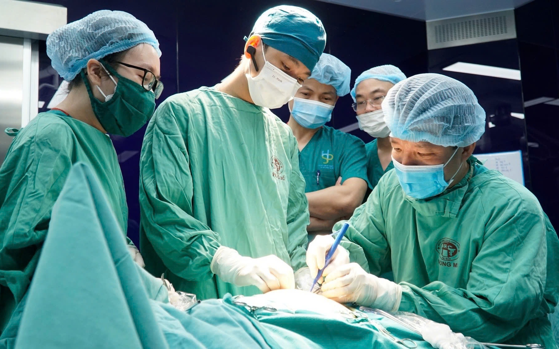Bệnh nhân quốc tế tìm cơ hội sống nhờ nền y học Việt Nam phát triển vượt bậc
