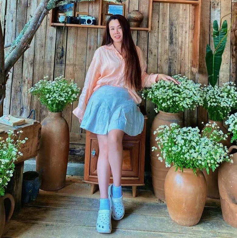 Bà nội U60 đi với con trai toàn bị "nhận nhầm" là vợ chồng, sở hữu vẻ đẹp vượt thời gian - Ảnh 17.