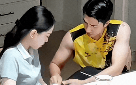 Hoa hậu Phương Nga c&oacute; th&aacute;i độ cộc cằn v&agrave; những c&uacute; "động tay động ch&acirc;n" với chồng g&acirc;y ch&uacute; &yacute; - Ảnh 3.