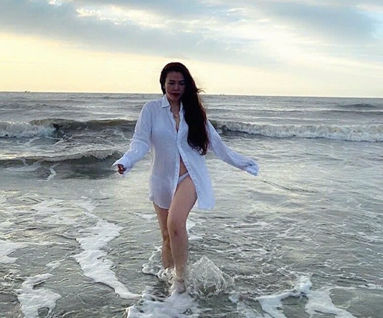 Bà nội U60 đi với con trai toàn bị "nhận nhầm" là vợ chồng, sở hữu vẻ đẹp vượt thời gian - Ảnh 11.