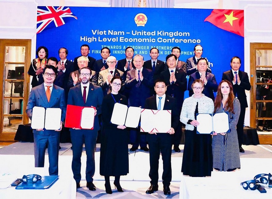 Việt Nam - Anh v&agrave; Bắc Ireland k&yacute; Hiệp định hợp t&aacute;c v&agrave; hỗ trợ h&agrave;nh ch&iacute;nh lẫn nhau trong lĩnh vực hải quan - Ảnh 1.