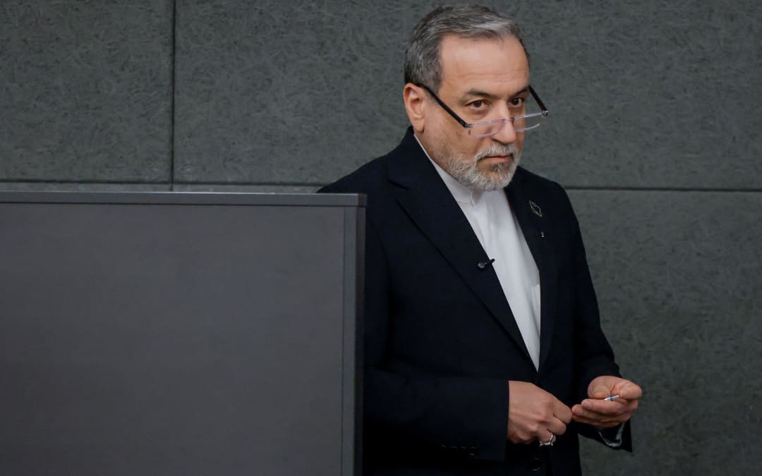 Ông Donald Trump sẵn sàng tấn công mạnh nếu Iran không chấp nhận thỏa thuận - Ảnh 1.