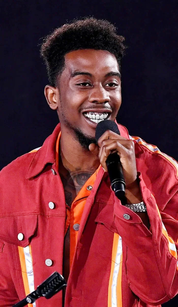 Nam ca sĩ 29 tuổi bị bắt tạm giam vì bạo lực gia đình - Ảnh 2.