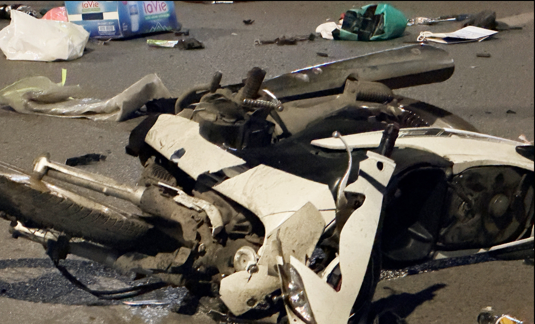 Cảnh sát xác định nguyên nhân ban đầu vụ ô tô Lexus tông loạt xe ở Hà Nội - Ảnh 6.