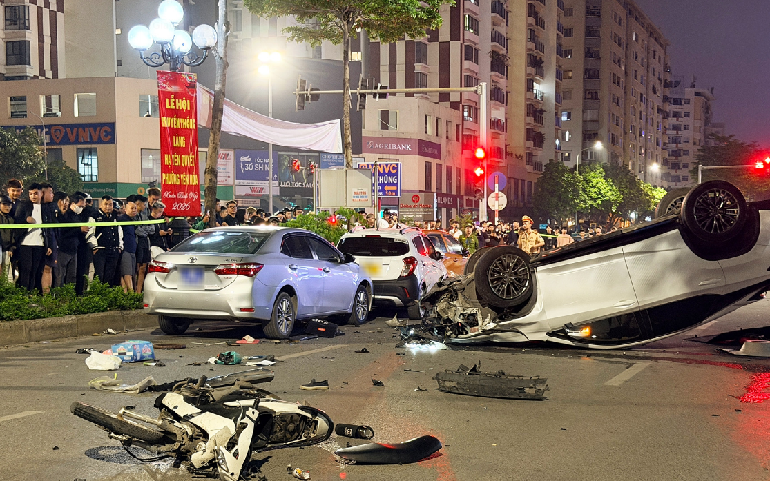 Tai nạn liên hoàn 6 ô tô và 1 xe máy ở Hà Nội do tài xế buồn ngủ