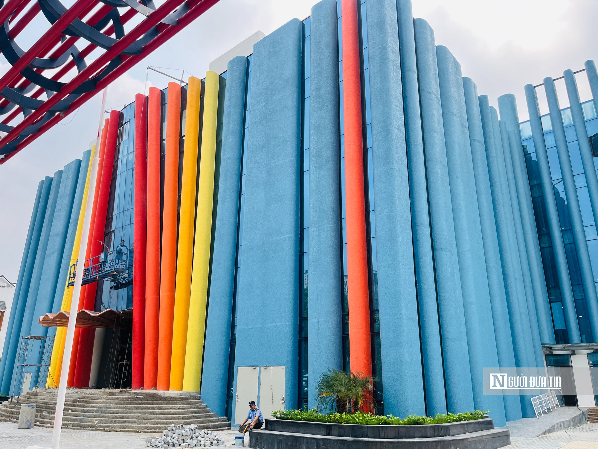 Cận cảnh kiến trúc độc đáo của Nhà hát Tuổi Trẻ cơ sở 2 giữa lòng Hà Nội - Ảnh 3.