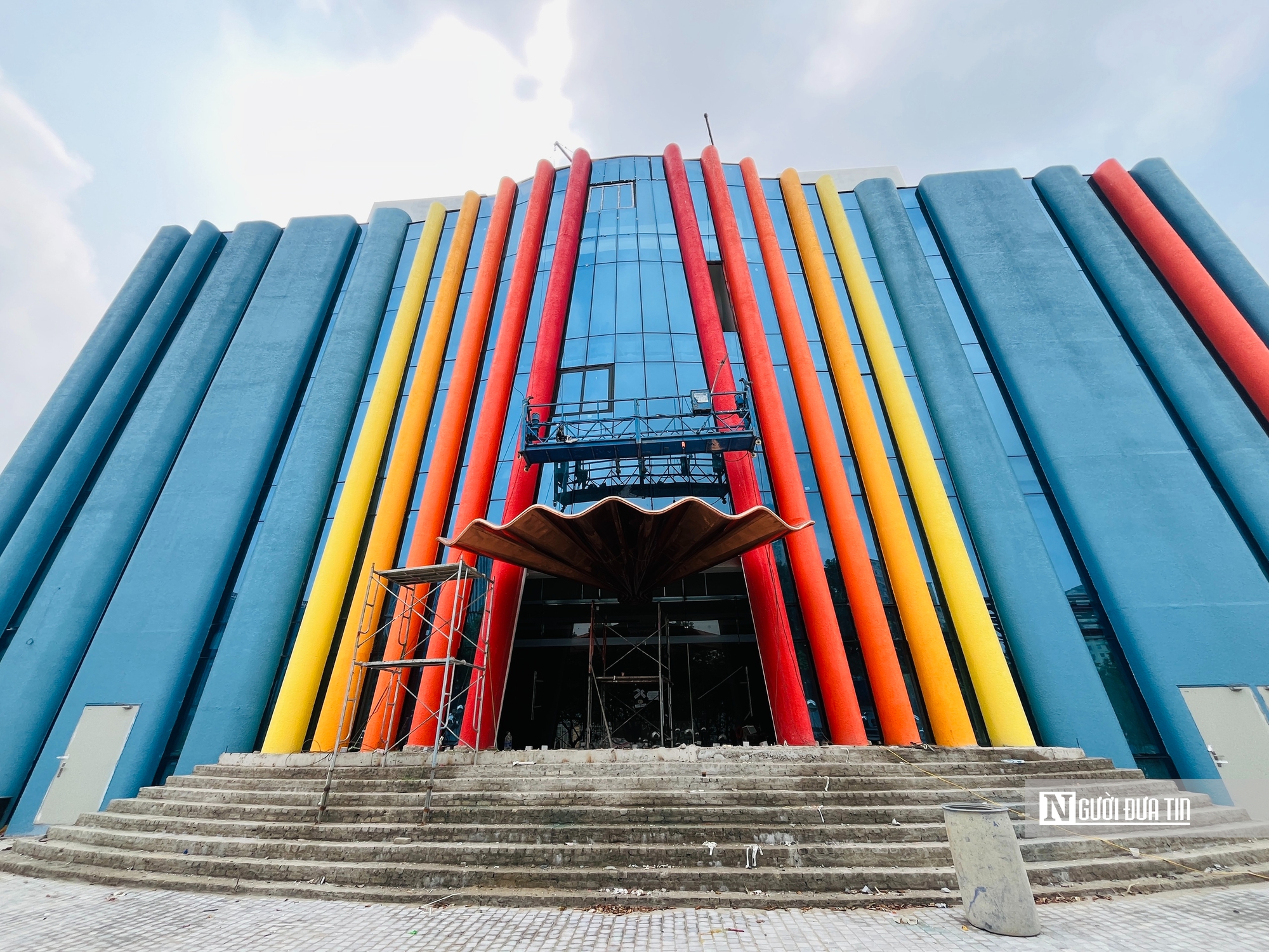 Cận cảnh kiến trúc độc đáo của Nhà hát Tuổi Trẻ cơ sở 2 giữa lòng Hà Nội - Ảnh 6.