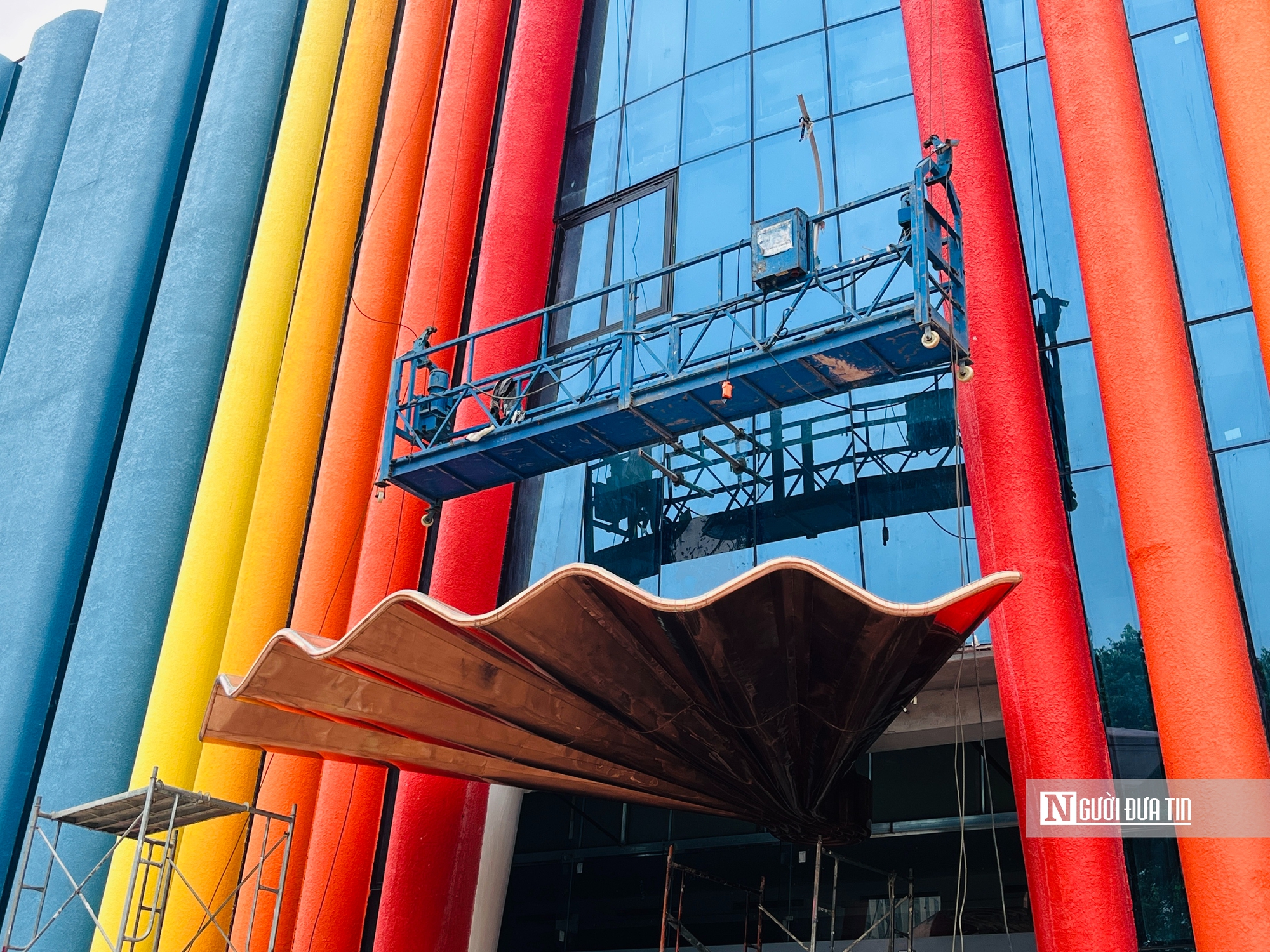 Cận cảnh kiến trúc độc đáo của Nhà hát Tuổi Trẻ cơ sở 2 giữa lòng Hà Nội - Ảnh 7.