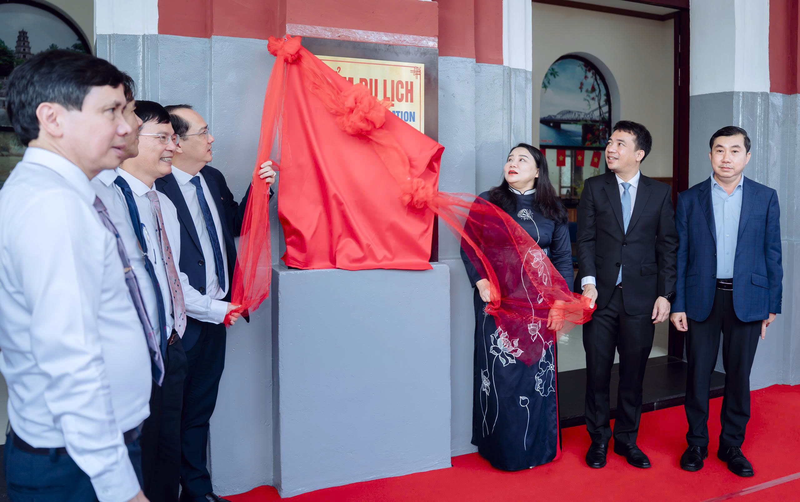 Trải nghiệm chuyến tàu “khoác áo” tím mộng mơ trên cung đường vàng miền Trung - Ảnh 4.