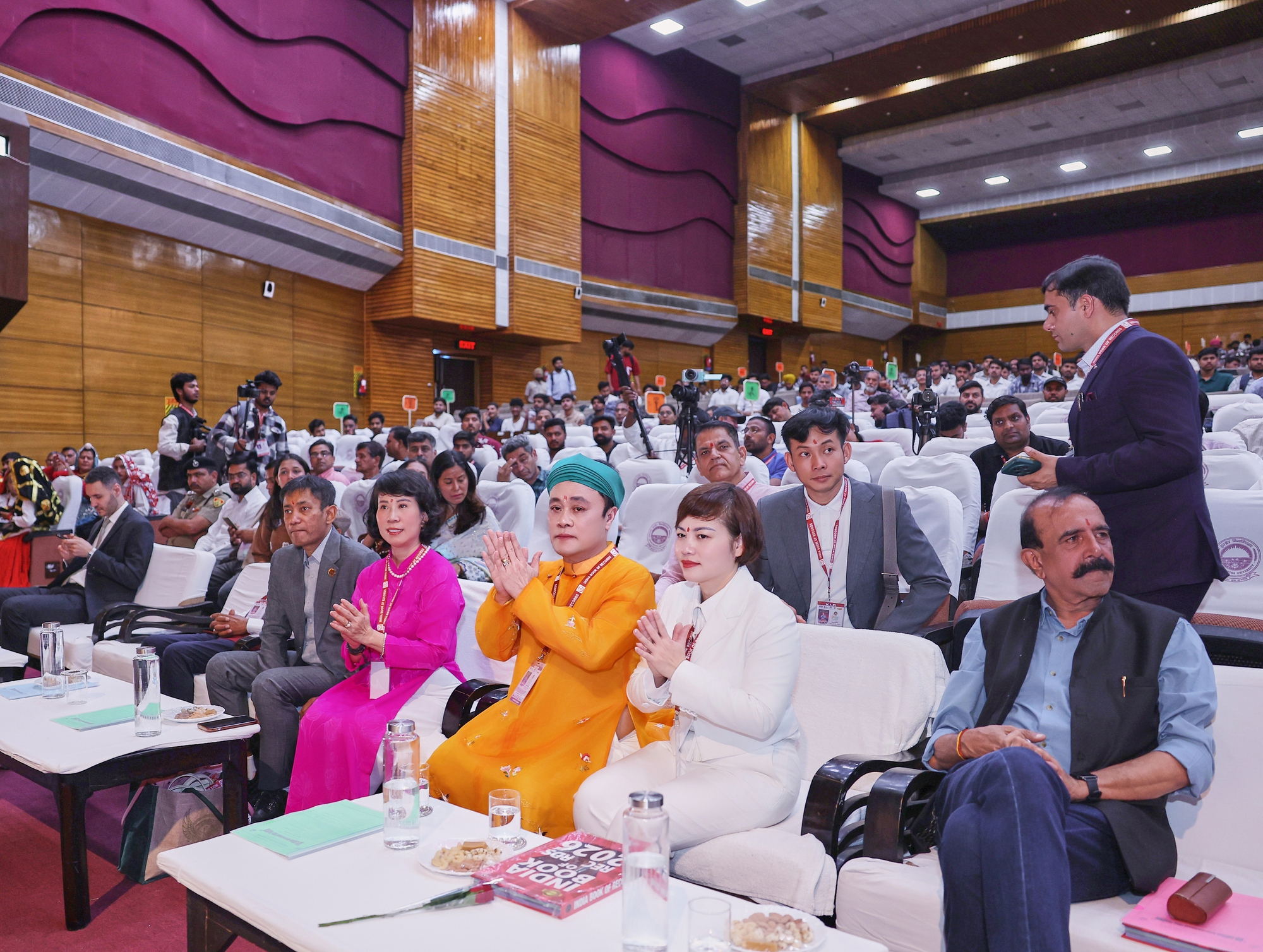 Phim "Vườn tình yêu" giành giải quốc tế: Quan họ từ làng quê đến thảm đỏ điện ảnh Ấn Độ - Ảnh 3. Phim "Vườn tình yêu" giành giải quốc tế: Quan họ từ làng quê đến thảm đỏ điện ảnh Ấn Độ - Ảnh 3.