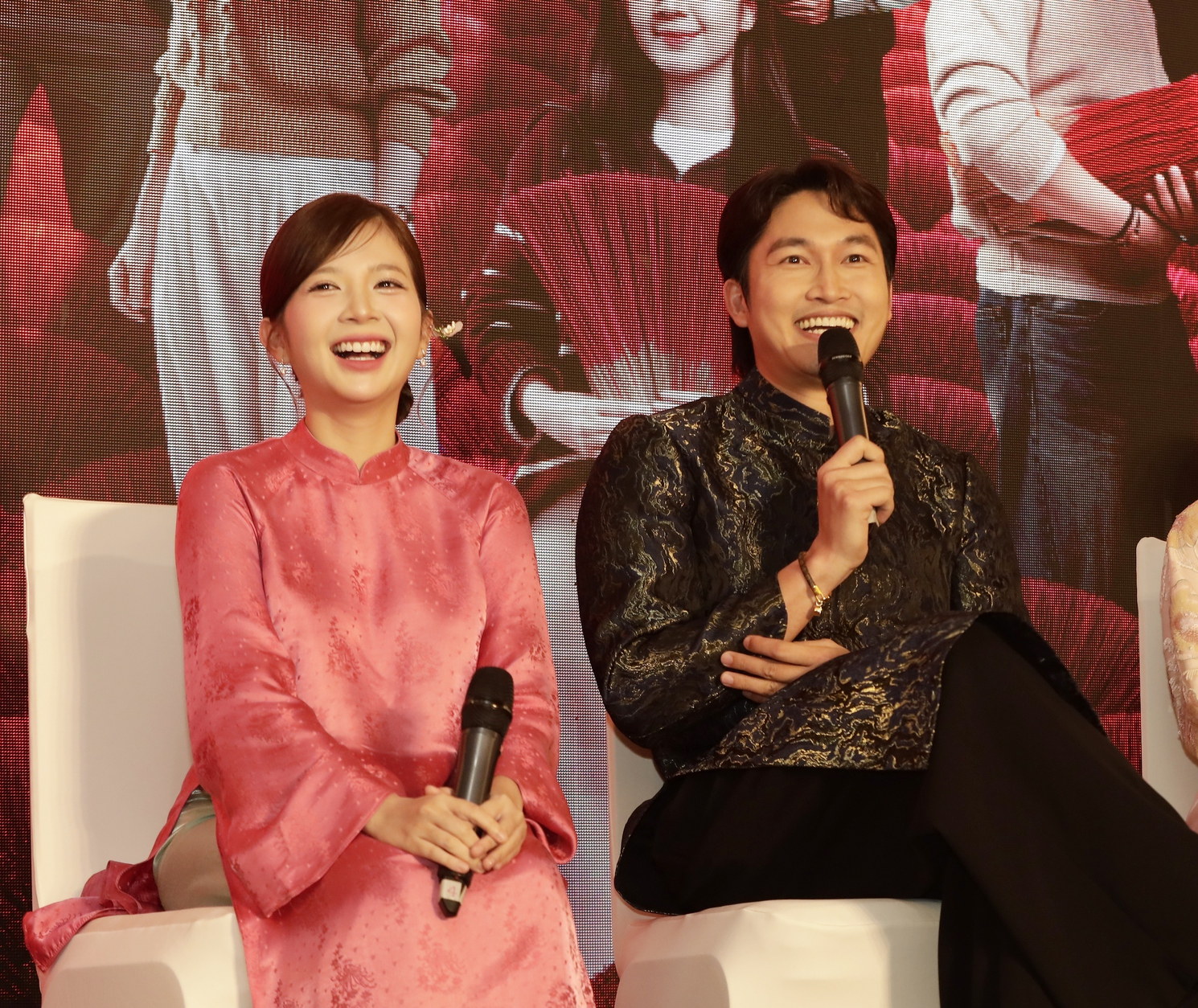 Cặp diễn viên Đình Tú - Ngọc Huyền lần đầu đóng cặp sau khi chính thức về chung một nhà - Ảnh 1.