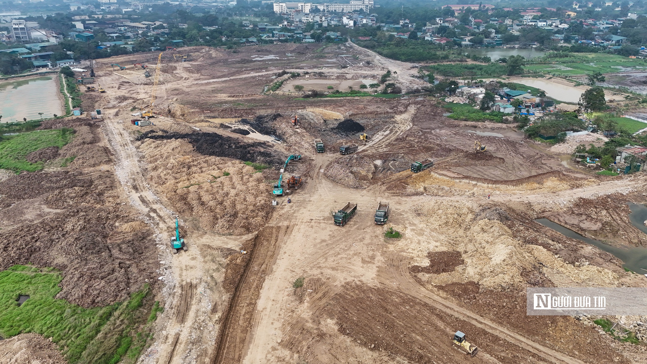 Hà Nội: CSGT kiểm tra, giám sát hoạt động vận tải chở đất, phế thải từ cổng - Ảnh 2.