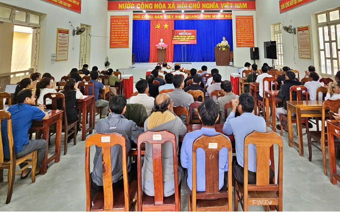 Quảng Ng&atilde;i: Phổ biến ph&aacute;p luật cho người d&acirc;n v&ugrave;ng bi&ecirc;n giới, ngăn ngừa hủ tục lạc hậu- Ảnh 4.