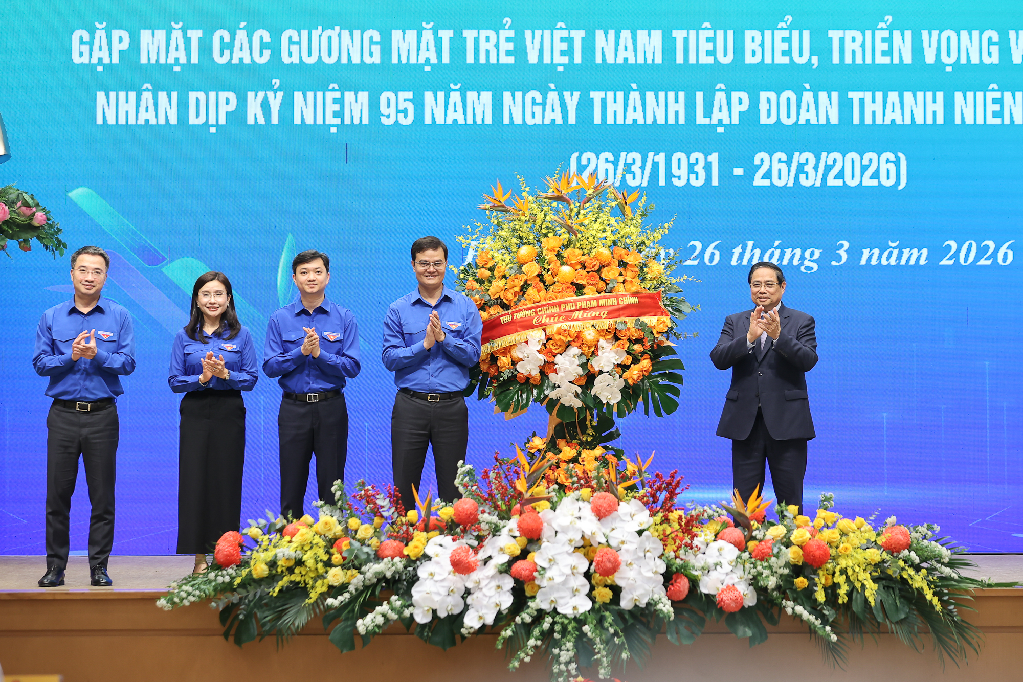 Thủ tướng Phạm Minh Chính: Đoàn viên, thanh niên hăng hái đi đầu thực hiện '6 tiên phong'- Ảnh 8. Thủ tướng: Thanh niên Việt Nam cần xóa bỏ tư duy lối mòn, nghĩ sâu, làm lớn - Ảnh 3.