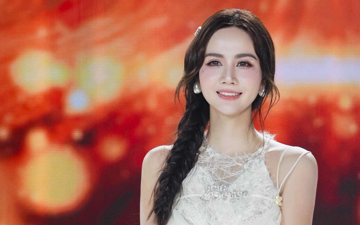 Huyền Lizzie gây sốt với diện mạo công chúa, khẳng định vị thế mỹ nhân VTV