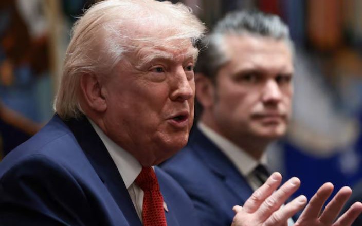 Gi&aacute; dầu giảm khi Tổng thống Donald Trump n&oacute;i Iran cho 10 t&agrave;u chở dầu đi qua eo biển Hormuz - Ảnh 1.