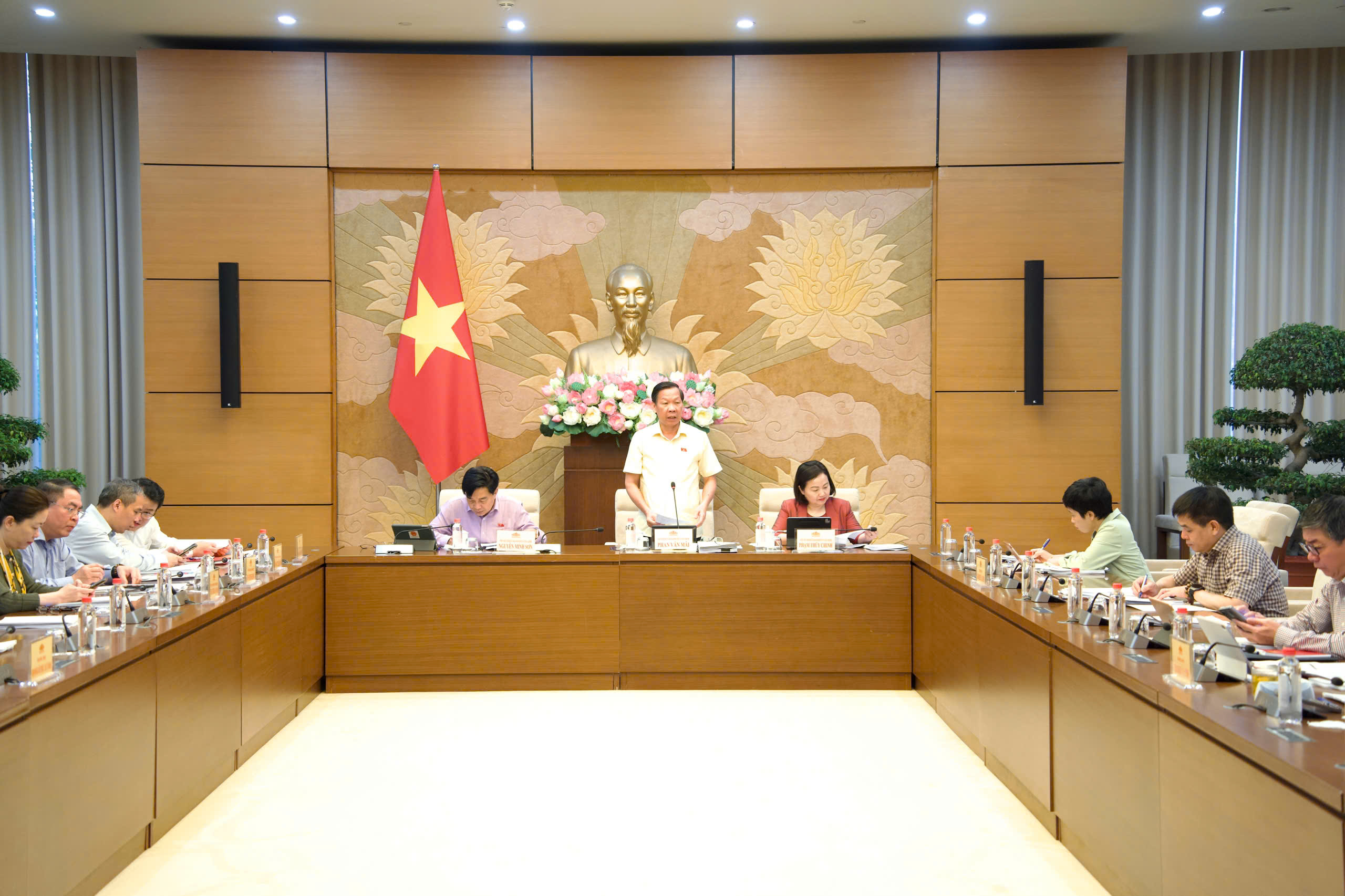 Xác lập mô hình tăng trưởng mới, tạo bước bứt phá giai đoạn 2026-2030- Ảnh 2. Xác lập mô hình tăng trưởng mới, tạo bước bứt phá giai đoạn 2026-2030- Ảnh 2.