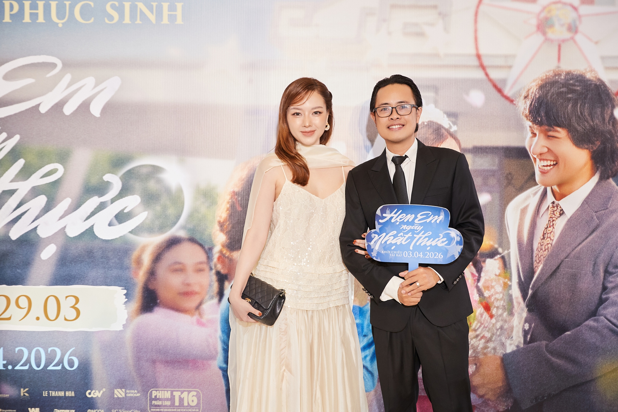 Đạo diễn Lê Thiện Viễn xúc động khi dàn sao Vbiz ủng hộ phim mới - Ảnh 2. Đạo diễn Lê Thiện Viễn xúc động khi dàn sao Vbiz ủng hộ phim mới - Ảnh 2.