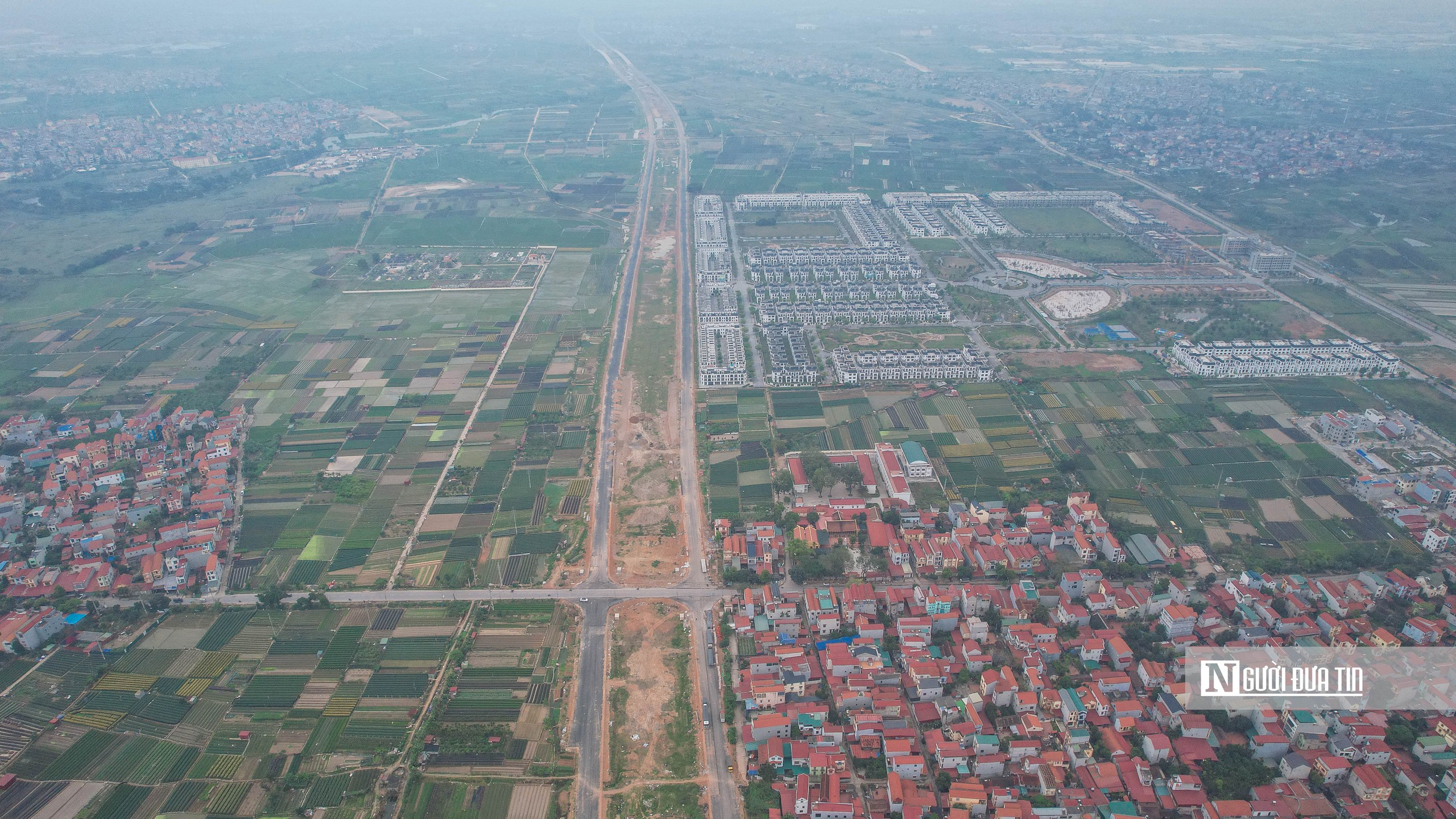 Hà Nội: Cỏ mọc bên trong hàng trăm biệt thự cạnh đường Vành đai 4- Ảnh 1. Hà Nội: Cỏ mọc bên trong hàng trăm biệt thự cạnh đường Vành đai 4- Ảnh 1.