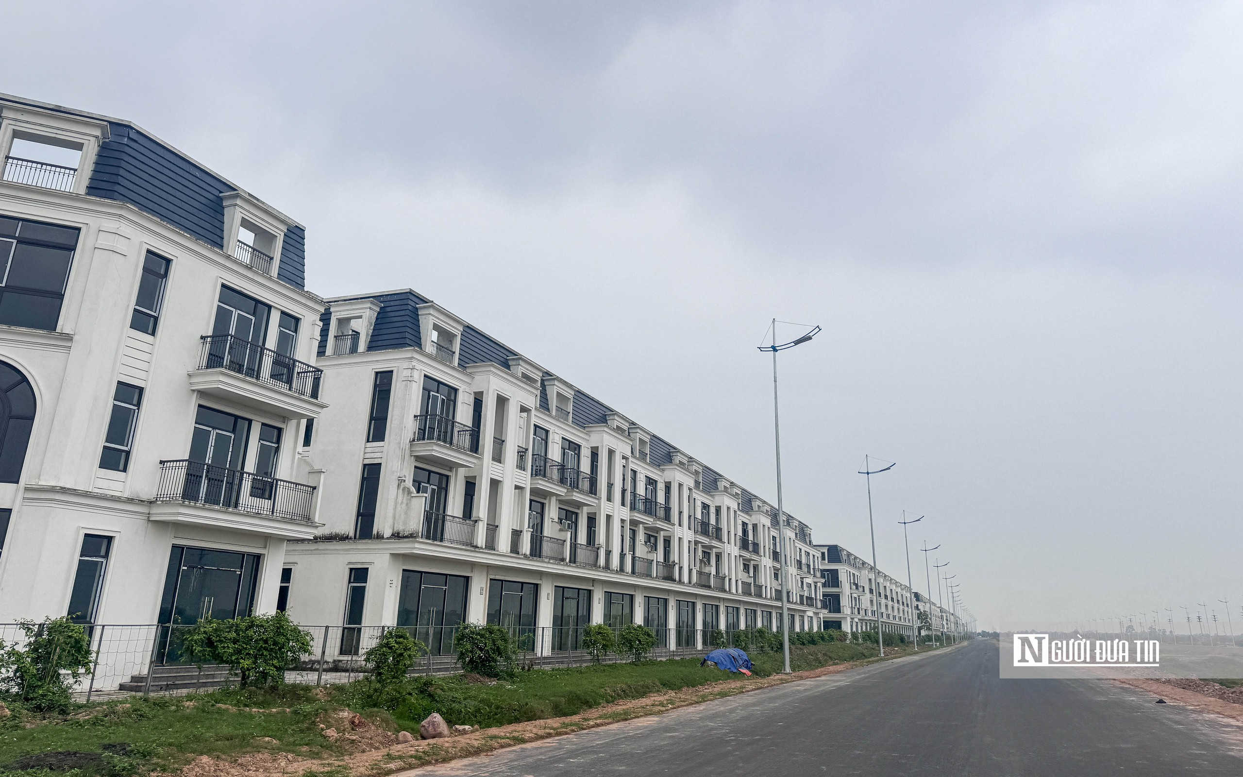 Hà Nội: Cỏ mọc bên trong hàng trăm biệt thự cạnh đường Vành đai 4- Ảnh 9. Hà Nội: Cỏ mọc bên trong hàng trăm biệt thự cạnh đường Vành đai 4- Ảnh 9.