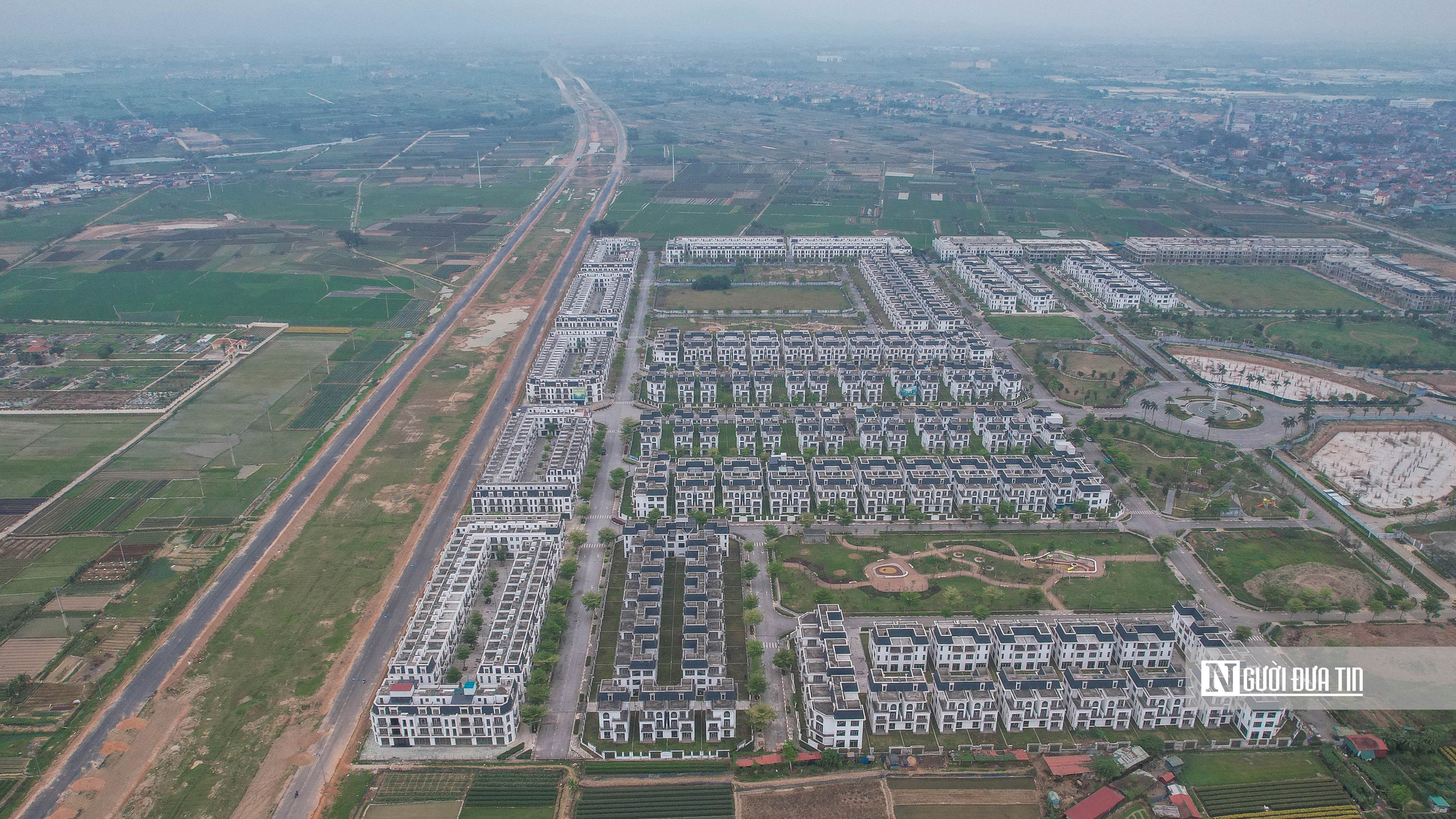 Hà Nội: Cỏ mọc bên trong hàng trăm biệt thự cạnh đường Vành đai 4- Ảnh 10. Hà Nội: Cỏ mọc bên trong hàng trăm biệt thự cạnh đường Vành đai 4- Ảnh 10.