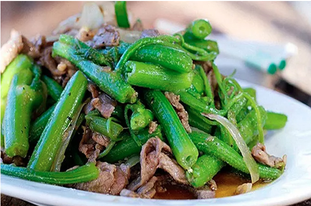 Loại rau xào tỏi vạn người mê, "nhẹ bụng mà nhiều giá trị"- Ảnh 3. Loại rau xào tỏi vạn người mê, "nhẹ bụng mà nhiều giá trị"- Ảnh 3.
