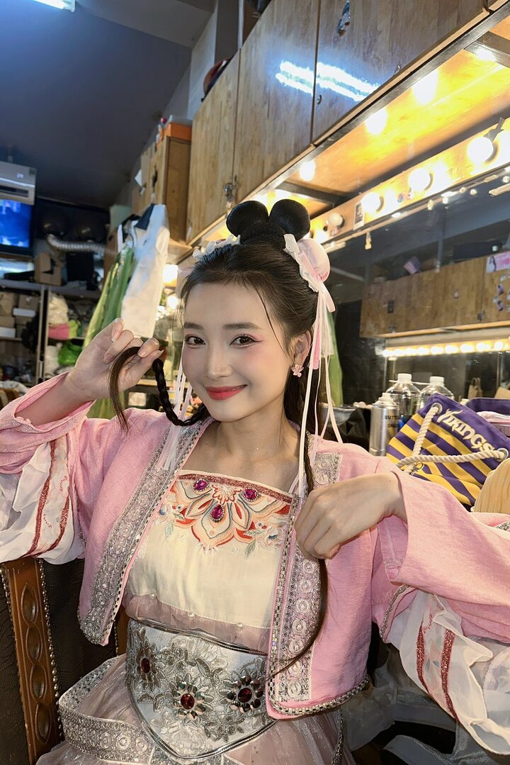 Nhan sắc dịu d&agrave;ng của nữ diễn vi&ecirc;n đ&oacute;ng cảnh g&acirc;y &aacute;m ảnh trong Quỷ nhập tr&agrave;ng 2 - Ảnh 6.