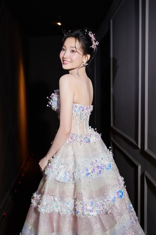 Nhan sắc dịu dàng của nữ diễn viên đóng cảnh gây ám ảnh trong Quỷ nhập tràng 2 - Ảnh 11.