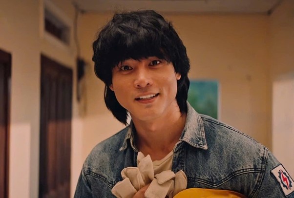 Vượt nhiều đối thủ,