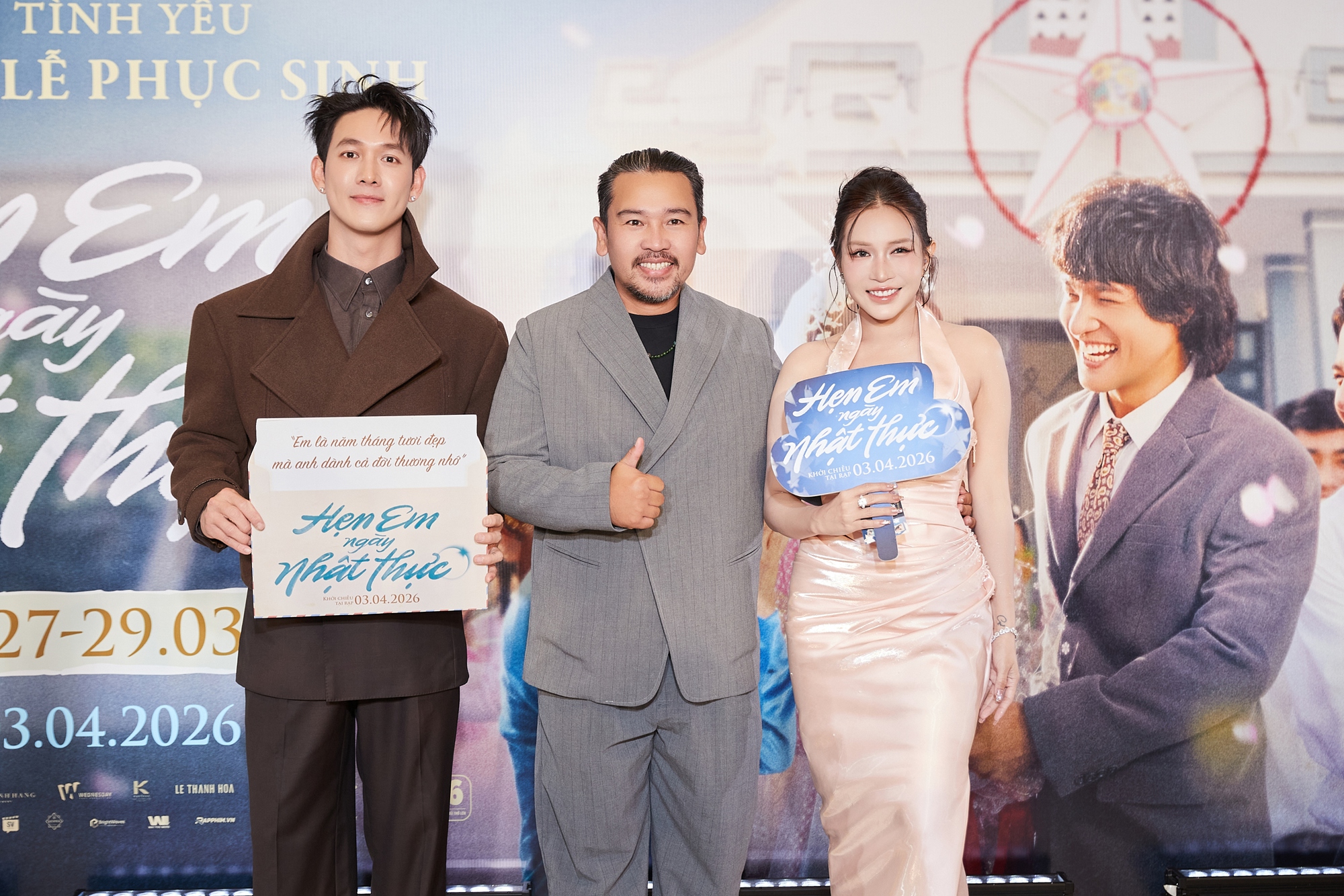 Đạo diễn Lê Thiện Viễn xúc động khi dàn sao Vbiz ủng hộ phim mới - Ảnh 4. Đạo diễn Lê Thiện Viễn xúc động khi dàn sao Vbiz ủng hộ phim mới - Ảnh 4.