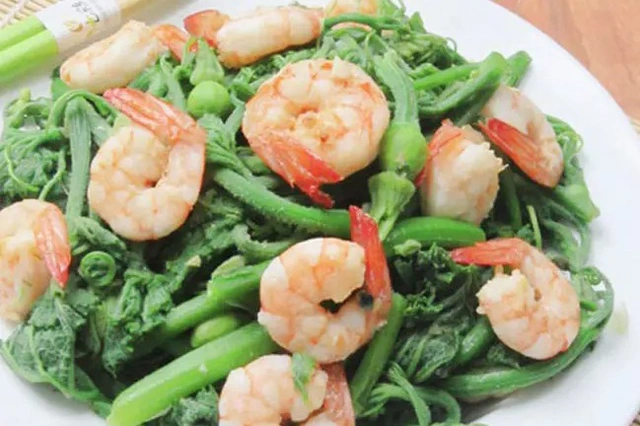 Loại rau xào tỏi vạn người mê, "nhẹ bụng mà nhiều giá trị"- Ảnh 5. Loại rau xào tỏi vạn người mê, "nhẹ bụng mà nhiều giá trị"- Ảnh 5.