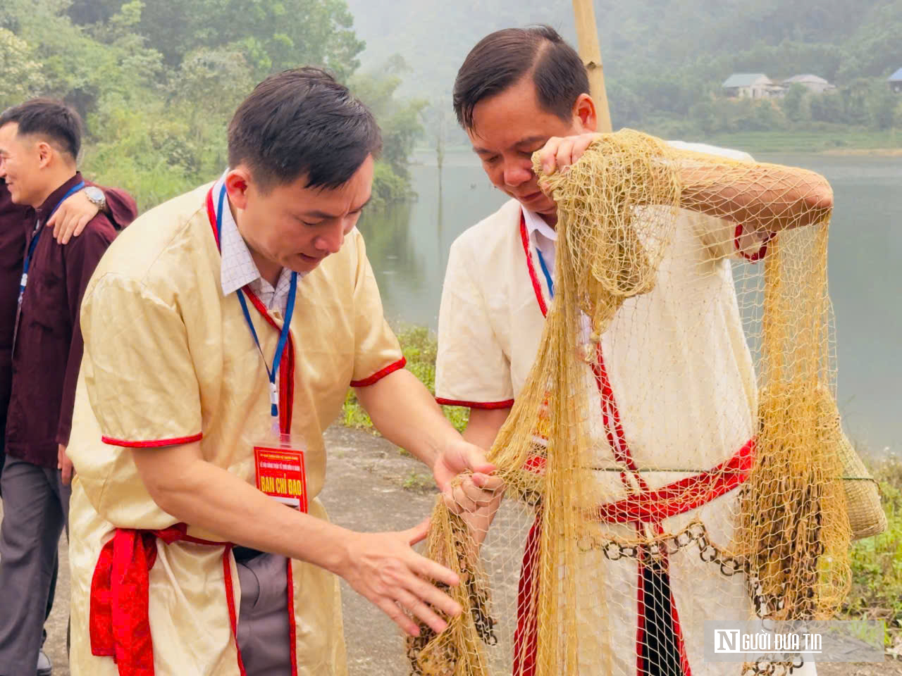Về đền Ch&iacute;n Gian xem nghi lễ d&acirc;ng tr&acirc;u tế trời, kết nối ch&iacute;n mường người Th&aacute;i xứ Thanh  - Ảnh 8.