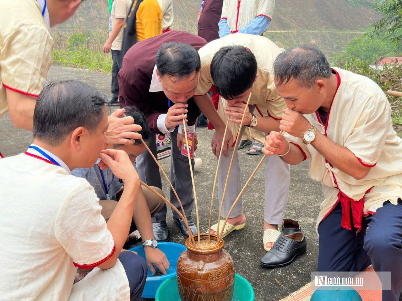 Về đền Ch&iacute;n Gian xem nghi lễ d&acirc;ng tr&acirc;u tế trời, kết nối ch&iacute;n mường người Th&aacute;i xứ Thanh  - Ảnh 12.