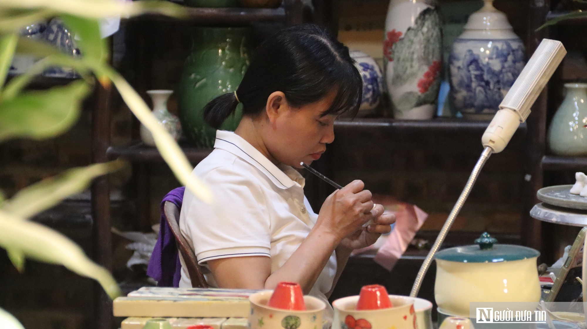 Lò Bầu nung cổ duy nhất còn lại ở Bát Tràng khiến du khách bất ngờ- Ảnh 6. Lò Bầu nung cổ duy nhất còn lại ở Bát Tràng khiến du khách bất ngờ- Ảnh 6.