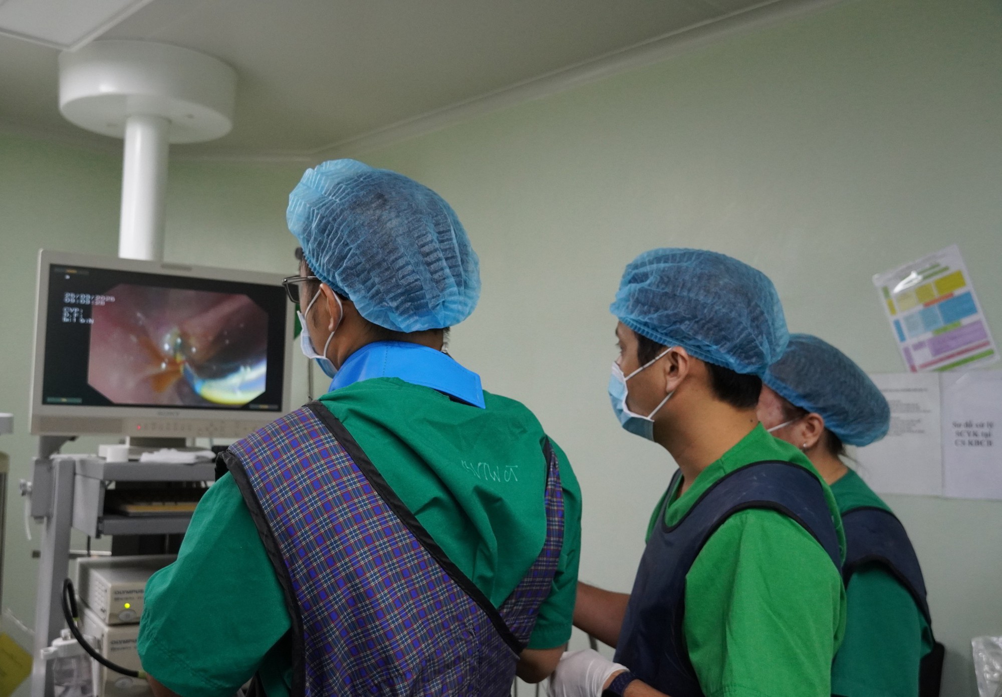 Đau bụng dữ dội nhiều ngày, người đàn ông suýt trả giá đắt khi bác sĩ phát hiện ra bí mật đáng sợ bên trong - Ảnh 1.